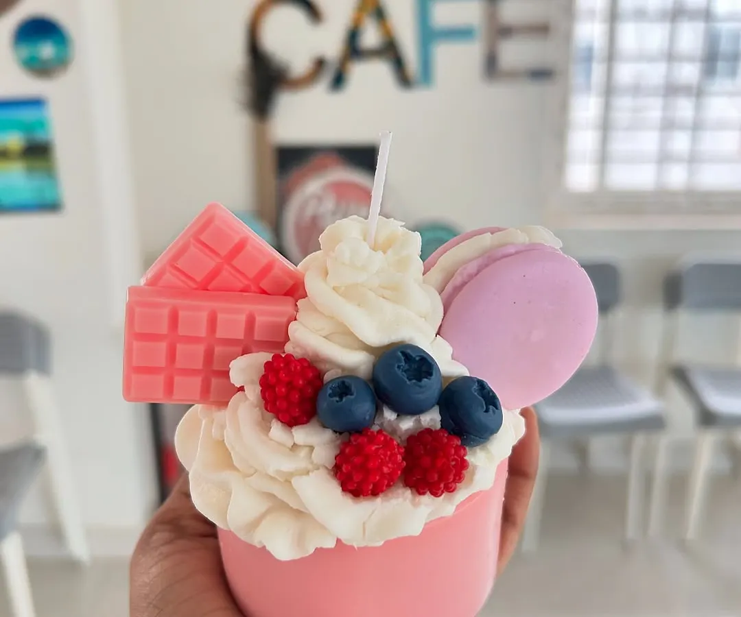 Create your own stunning dessert candles that look good enough to eat. In our candle making workshop, you will learn to pipe wax and craft intricate details like berries, macarons, and chocolate bars.