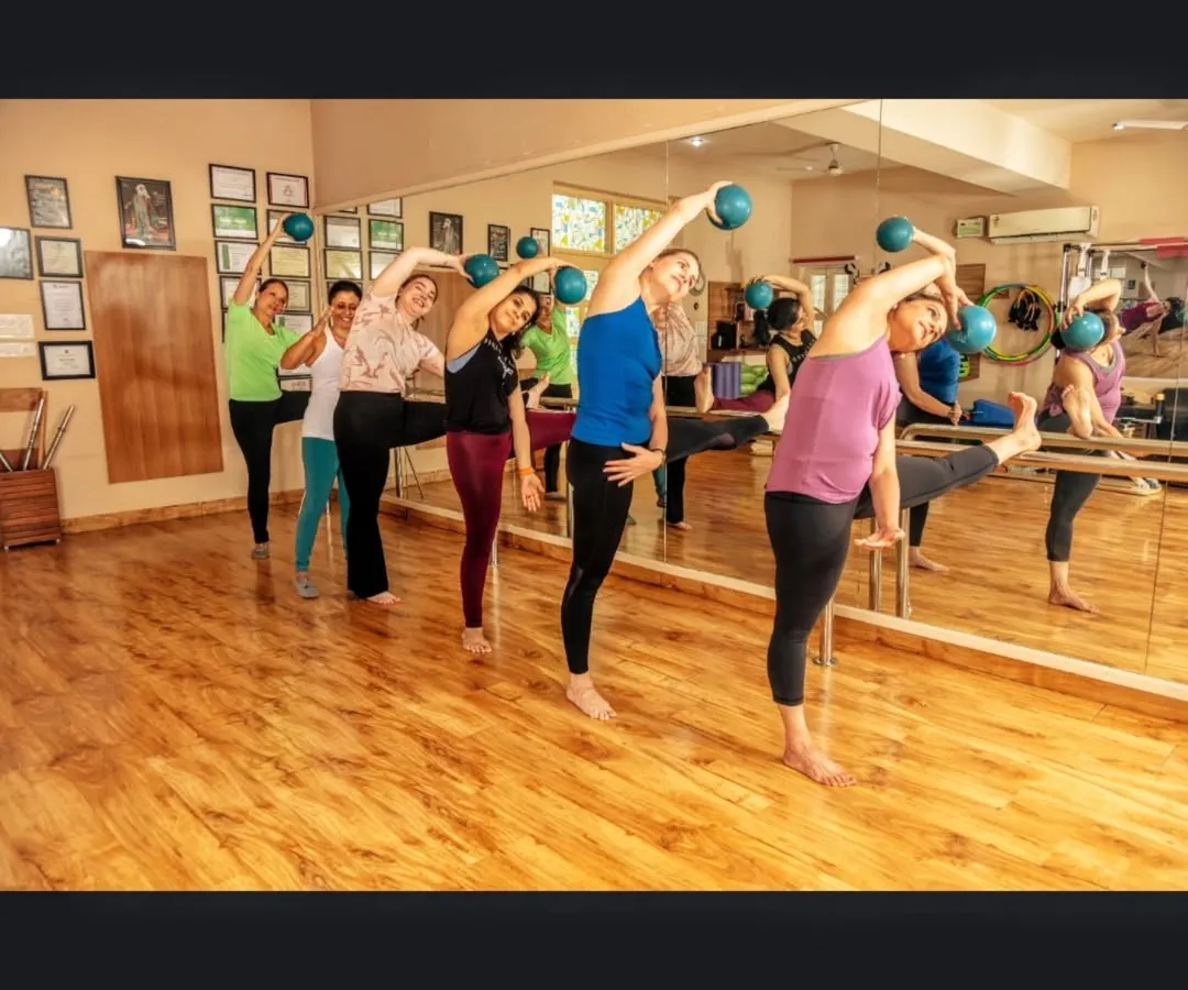 I love the energy of our group sessions! Here, we're using the barre and mini stability balls for a coordinated movement that improves balance, posture, and creates a lovely rhythm in the body.
