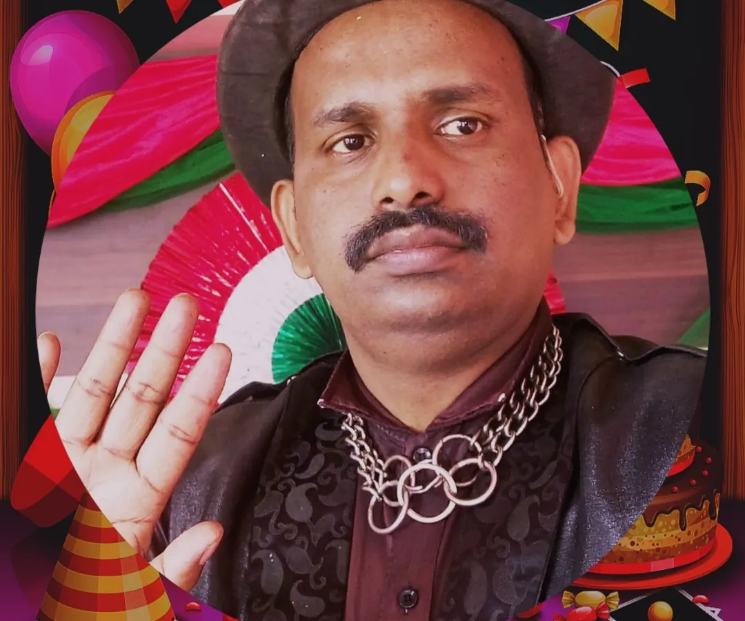 I'm Manu, the magician and entertainer ready to bring the fun to your child's birthday party. I arrive in full costume, just like this, to make the magic feel real and create a festive atmosphere for everyone. My goal is to make your kid's special day truly unforgettable.