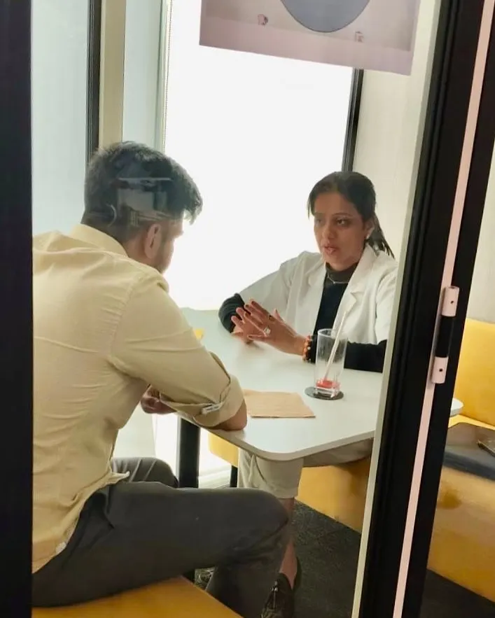 A key part of my corporate wellness programs is providing personalized guidance. This one on one counseling session at Knight Frank India allowed me to address specific employee concerns about managing diet with a busy work schedule, screen time, and gut health.
