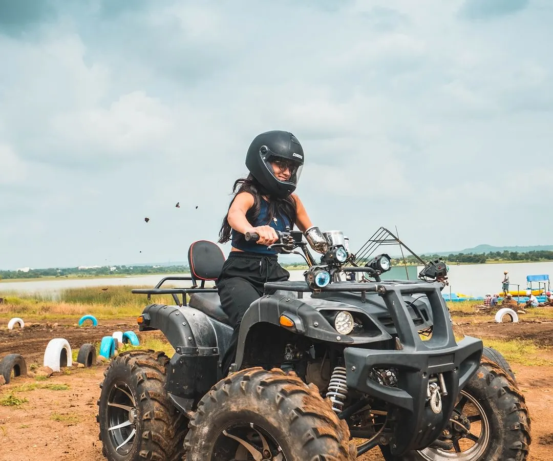 Unleash your team's adventurous side on our ATV track. This is a fantastic way for colleagues to challenge themselves and cheer each other on, all with the beautiful Sarpanpalli Lake as a backdrop.