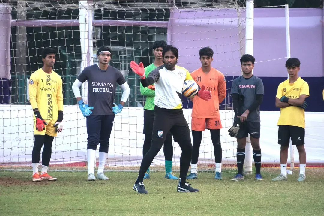 Here, an AIFF Level 2 instructor demonstrates proper ball handling techniques during a specialized goalkeeping clinic. Our workshops focus on providing targeted, hands-on training for specific skill development in sports like football.