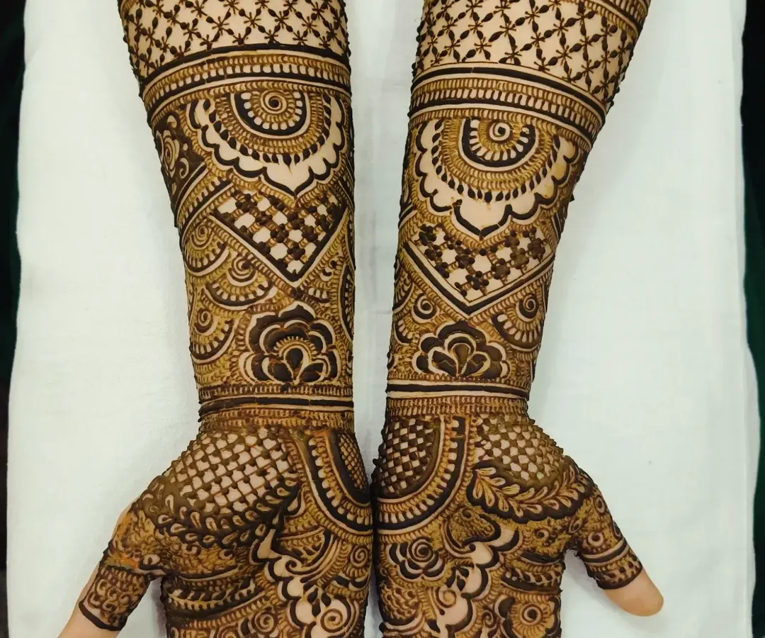My passion is creating perfectly symmetrical and detailed bridal designs. I focus on clean lines and a balance of dense patterns with open space, which makes the whole design pop and gives it a beautiful 3D effect.