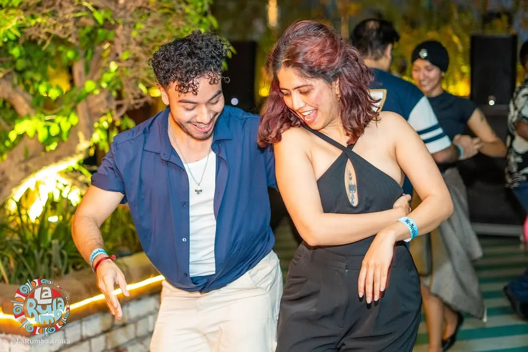 I love capturing these moments of pure happiness on the dance floor. This is the energy that fuels our Sunday nights, a perfect mix of great music, spontaneous smiles, and authentic connection.