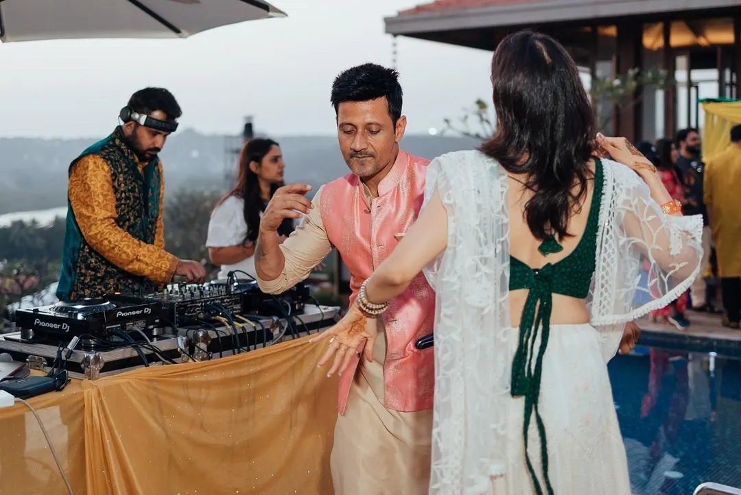 A sun-drenched Mehendi pool party in Goa. I match my set to the mood, creating a chill but vibrant atmosphere that gets everyone, from friends to family, in the celebratory spirit for the wedding festivities.