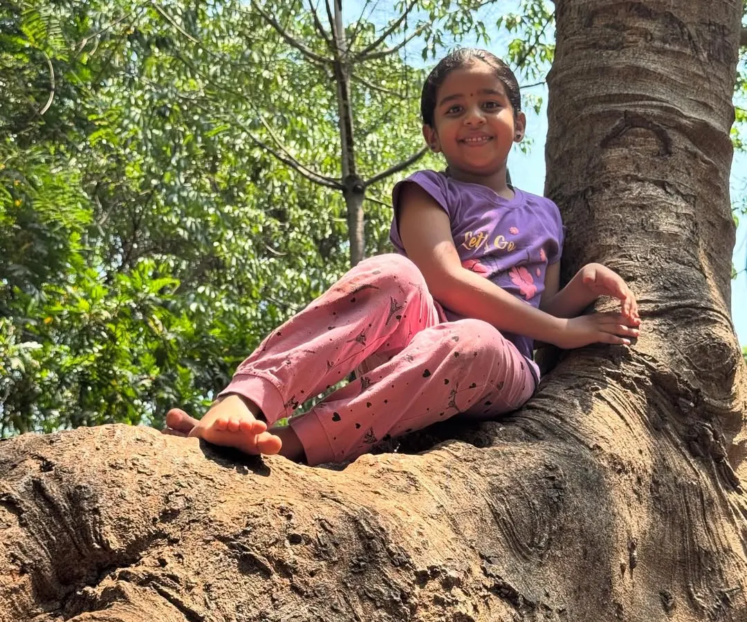 There is a special kind of confidence a child gains from exploring the outdoors. Moments like these, seeing a child feel strong and happy in nature, are what my workshops are all about. We encourage kids to climb, explore, and find their own little adventures.