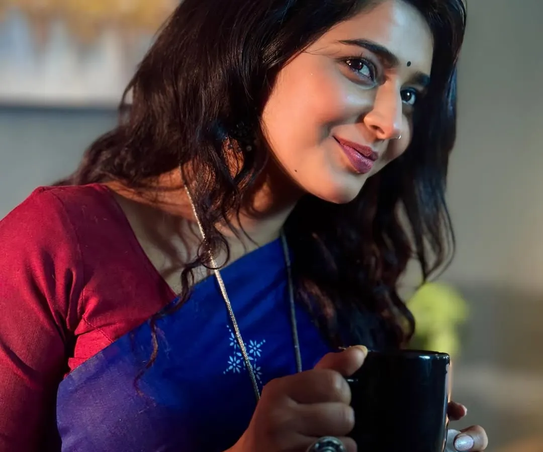 A camera-ready look for actress Shivani Mundhekar on the set of the 'Muramba' serial. The goal was a natural, glowing finish that looks perfect under studio lights and on HD screens.
