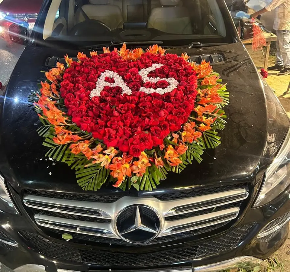 I offer on-location wedding car decoration across Ghaziabad and Noida. This design features a heart made of fresh red roses with the couple's initials, creating a personalized and elegant look for the groom's car.