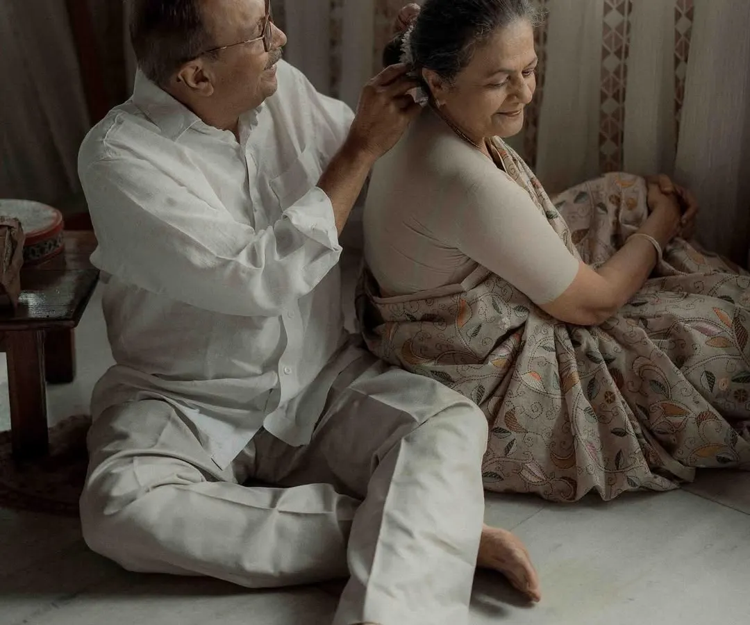 This, for me, is the heart of it all. Capturing a love that has journeyed through 38 years was a privilege. It’s in these quiet moments, like him gently placing a flower in her hair, that you find the most profound and timeless stories.