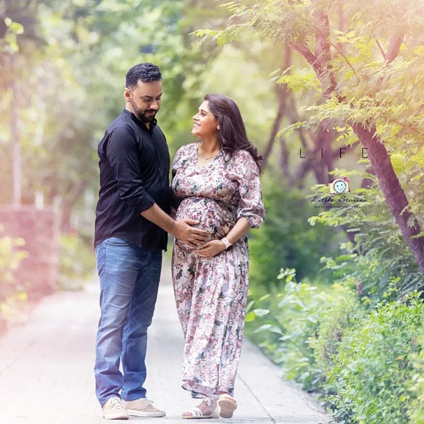 Capturing the quiet connection between partners is one of the most rewarding parts of a maternity session. These unposed, candid moments often become the most cherished memories of your pregnancy journey.