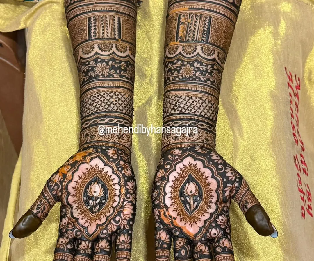 I believe bridal mehendi should feel like jewelry. This design features perfectly symmetrical patterns on both hands, with a central lotus motif and intricate bands that adorn the arms like timeless bracelets.