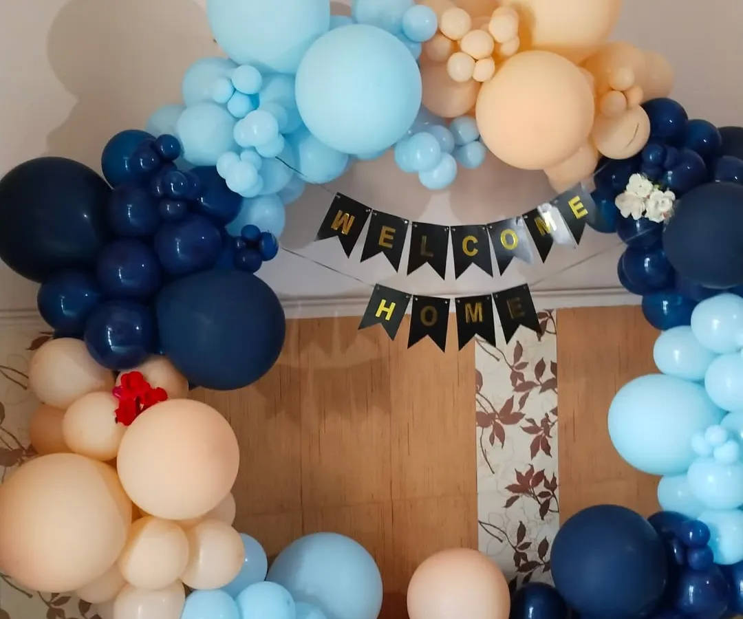 A closer look at the detail in my work. I use a mix of latex balloons in different sizes and colors like navy blue, light blue, and peach to create a rich, textured look for your welcome home event.