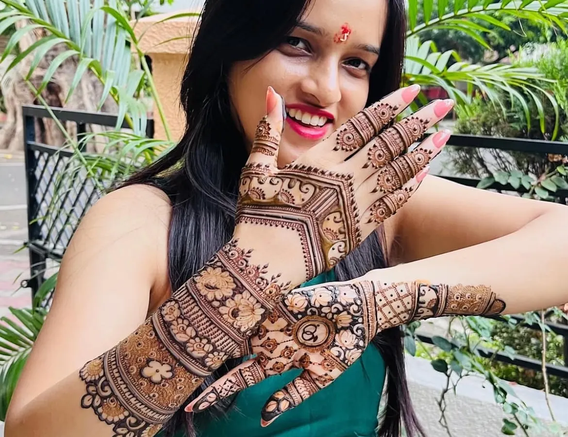 A happy client is the best reward for my work. Here she is, glowing with joy and showing off her intricate engagement mehndi, filled with traditional motifs and personalized details.