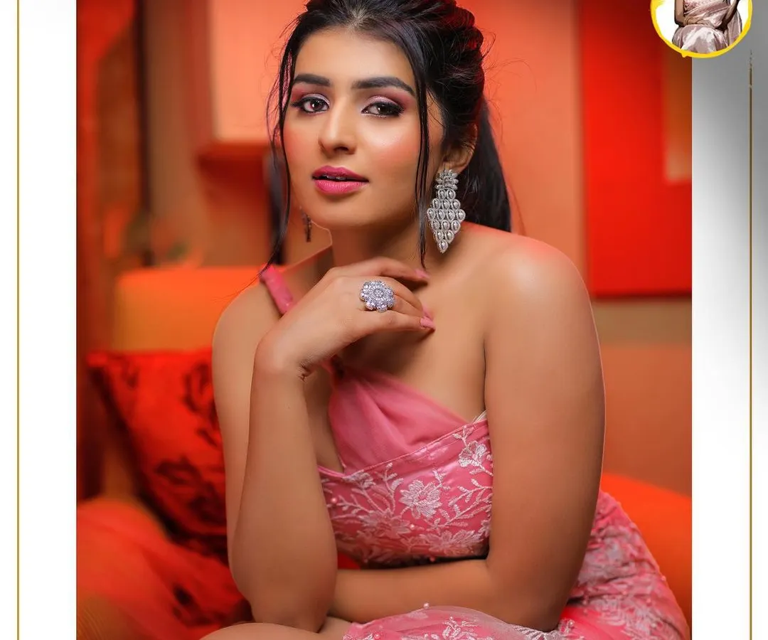 Getting actress Sharanya Shetty ready for the SIIMA awards was a dream. I created this glamorous pink-toned look with a sharp, defined eye and glowing skin to make sure she stood out on the red carpet. This is perfect for any high-profile evening event.