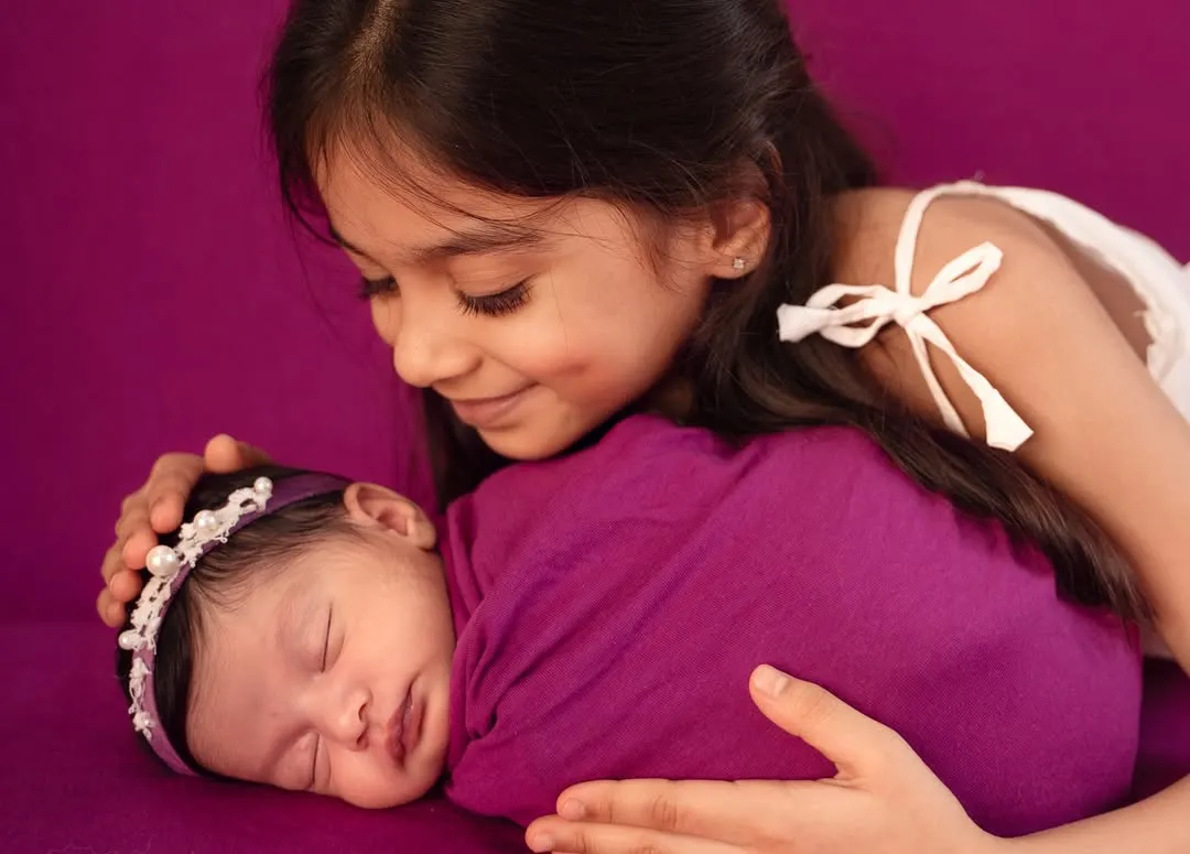 There is nothing sweeter than a sibling's love. I make sure to create a calm and happy space so I can capture the gentle, loving bond between your children as they meet for the first time.
