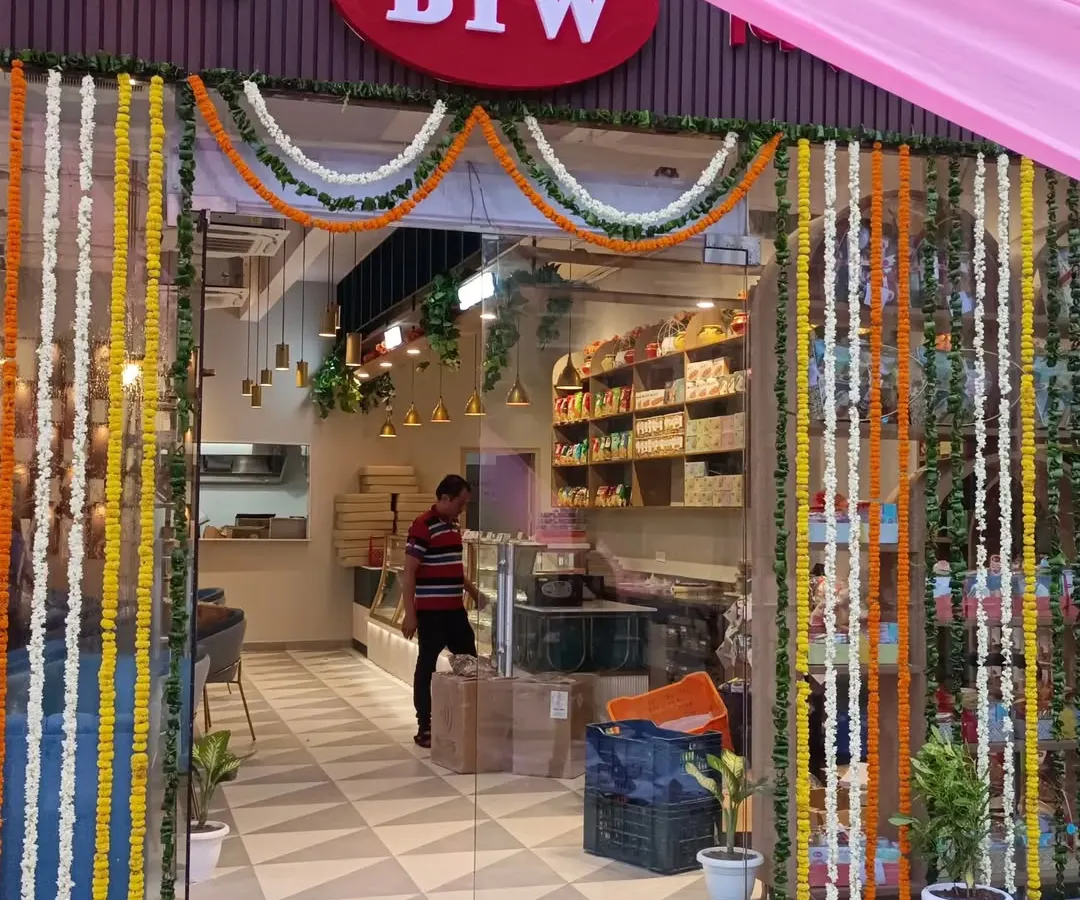 For the launch of this BTW store, I used traditional marigold and tuberose garlands to create a festive and welcoming entrance. This style is perfect for grand openings that need a classic touch.