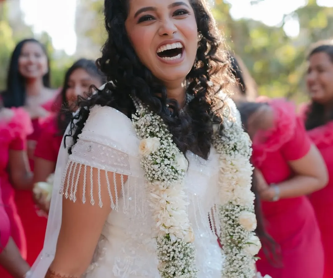 Capturing the pure joy of a bride on her wedding day is everything. For this beautiful Christian bride, I celebrated her natural curls and created a soft, luminous makeup look that felt light, comfortable, and absolutely radiant.