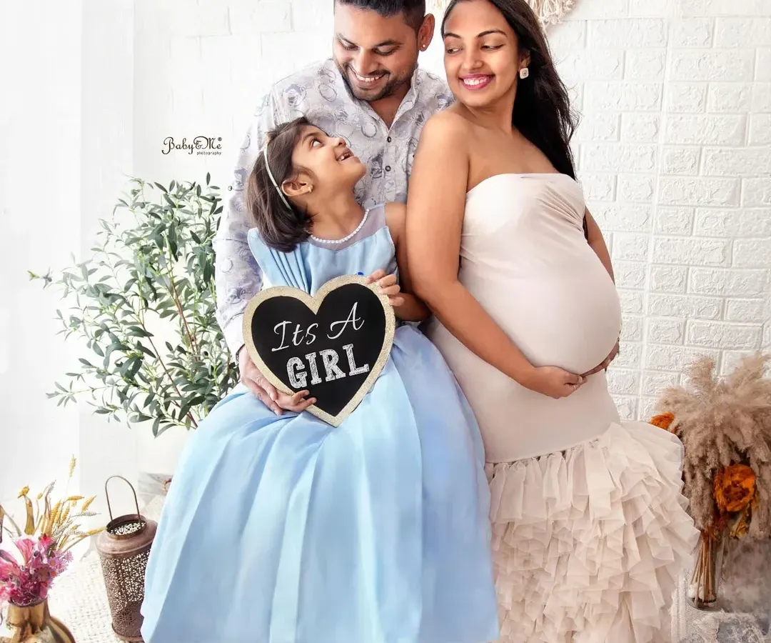 My heart is so full seeing moments like this. Including the whole family makes a maternity shoot even more special, and big sister is so excited to welcome her baby sister!