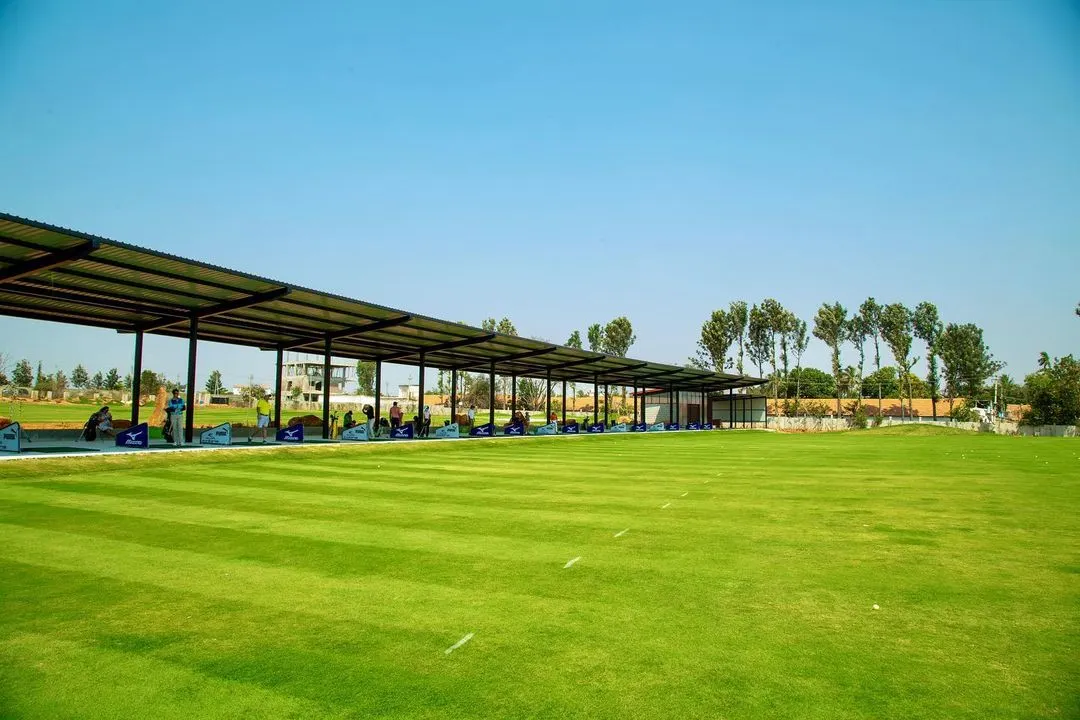 Our covered driving range allows for uninterrupted practice, rain or shine. With numerous bays available, you can focus on your long game and see the full flight of your ball across the lush green fairway.