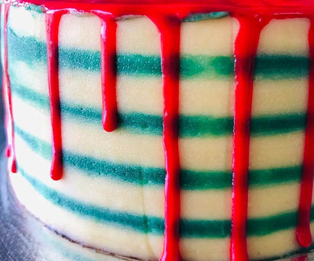 I love playing with colors and techniques. Here is a striped buttercream cake with a bold red drip, a fun and modern design we can explore in my frosting and design class.