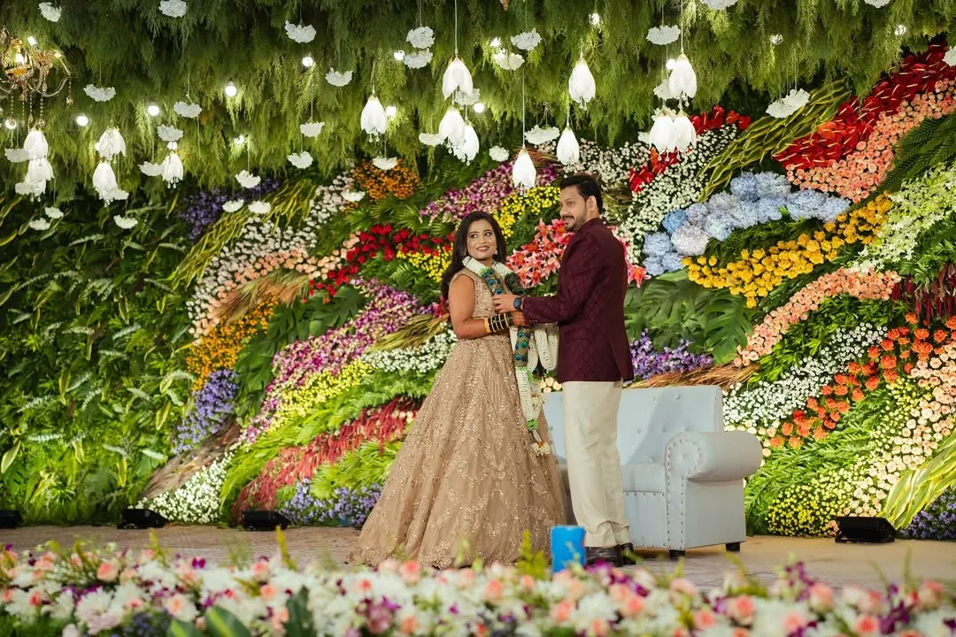 For this reception, I created a breathtaking wall of fresh, multi-colored flowers. This kind of large-scale floral art makes for an unforgettable backdrop and stunning photographs.