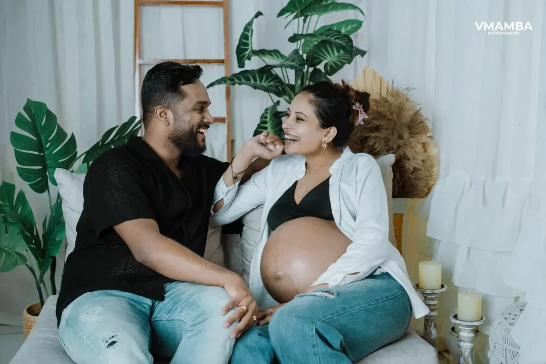 I love capturing the real connection between partners during a maternity shoot. Here in my boho-themed studio corner, we had a relaxed session filled with laughter, creating natural and beautiful memories before the baby's arrival.
