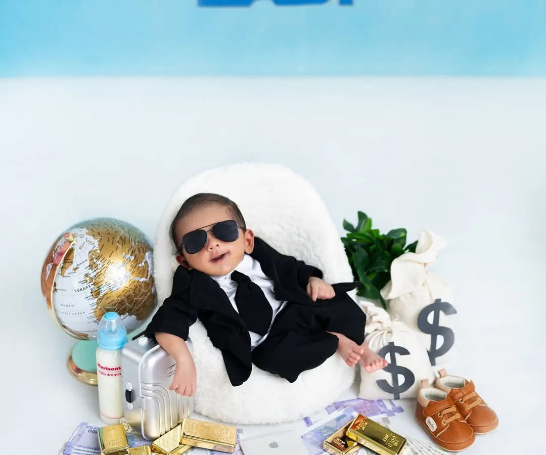 Who's the boss? This little one! I love bringing your fun and creative ideas to life, like this popular 'Boss Baby' theme. My studio is stocked with a wide variety of props to make your baby's first photoshoot truly unique and personal.