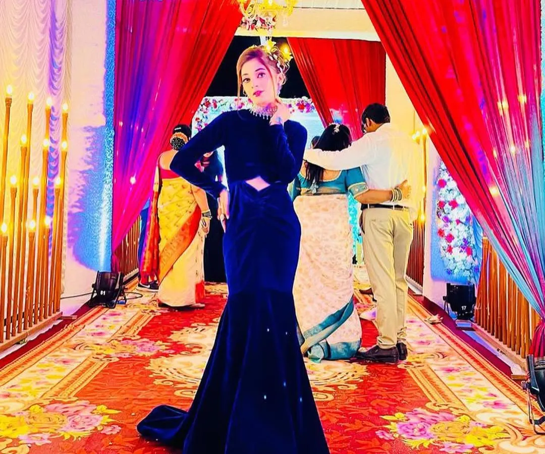 For a glamorous evening event, I created this royal blue velvet mermaid gown. The design features a modern cut-out waist and a long train, making it a true statement piece for any wedding or reception.