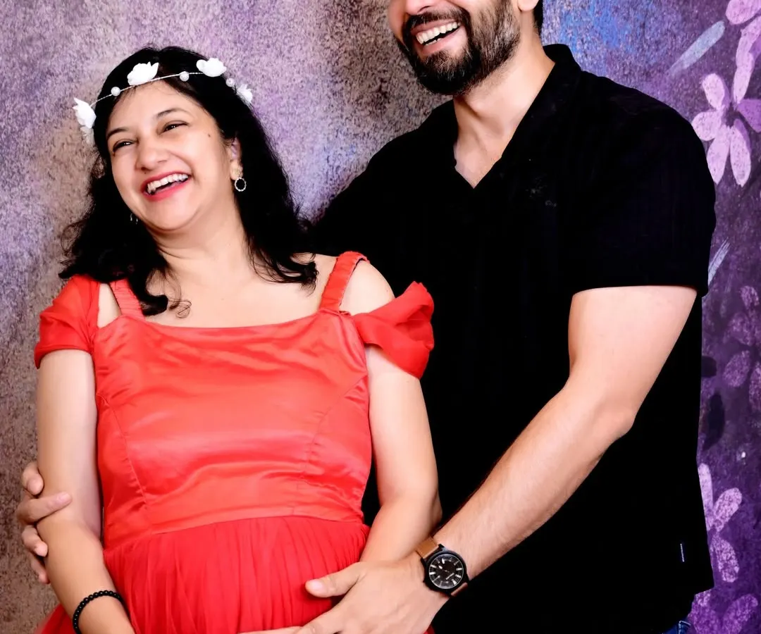 The journey to parenthood is filled with so much laughter and love. My maternity sessions are all about capturing that genuine happiness in a relaxed and comfortable setting.