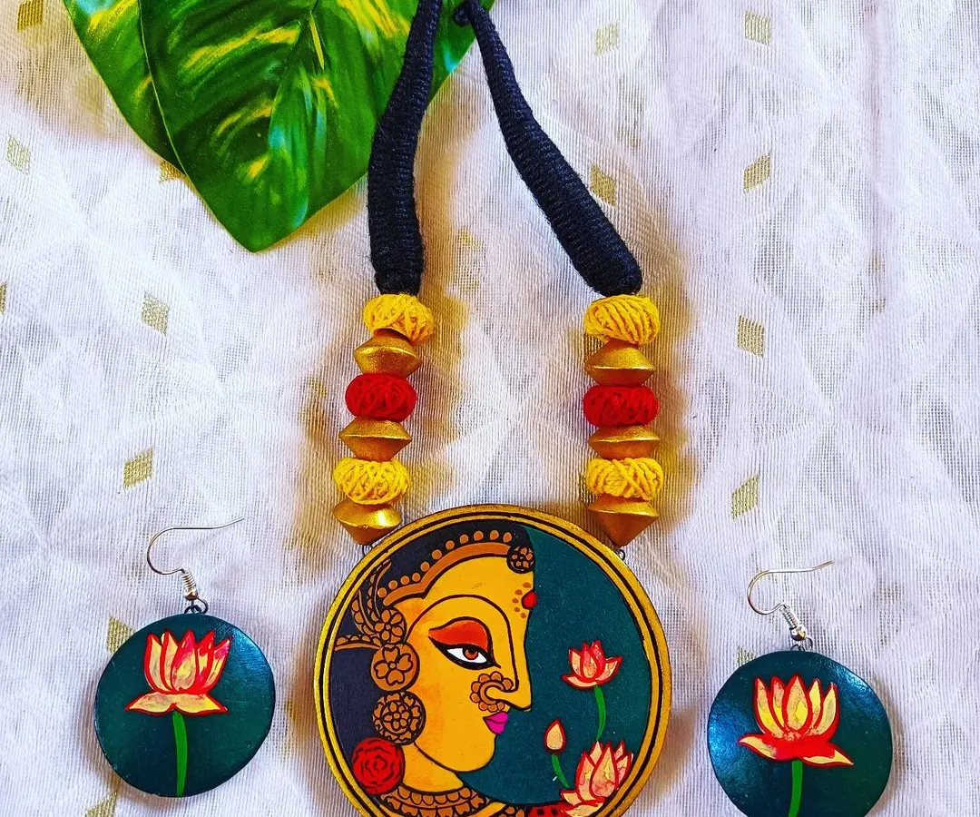 My hand-painted collection features unique designs inspired by Indian art forms, like this piece reminiscent of classic pattachitra. These story-telling necklaces are perfect for clients seeking exclusive, artisan-made jewelry.