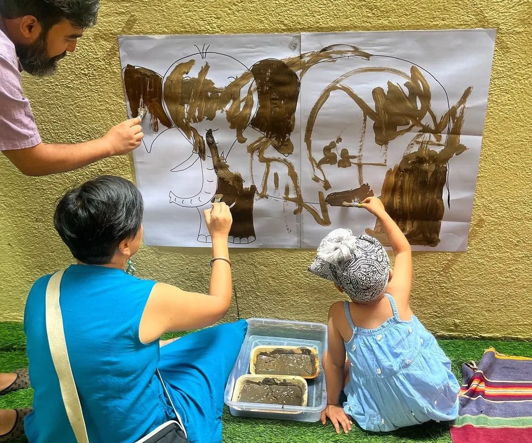 One of my greatest joys is seeing families create together. This collaborative elephant painting session is a perfect example of how art can be a wonderful tool for parent-child bonding and making lasting memories.