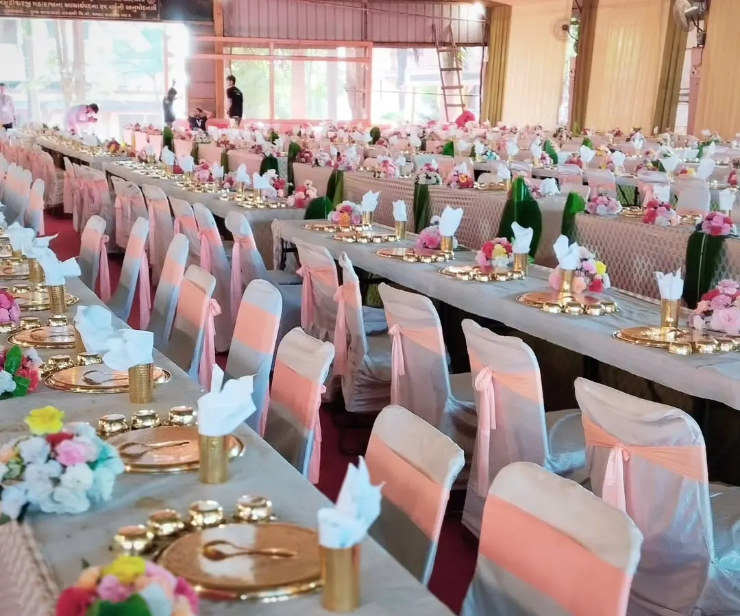We specialize in grand, traditional seated dining. This extensive setup with golden thalis is from a beautiful Jain wedding, where we served hundreds of guests with care and precision.