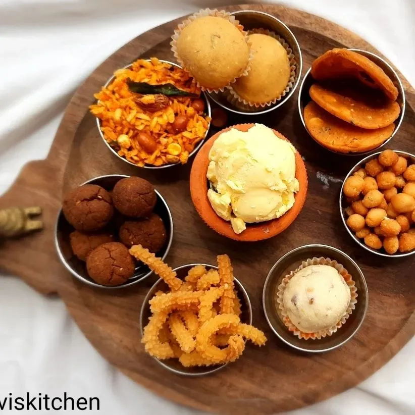 My special platter for Krishna Janmashtami, filled with traditional homemade bakshanams. This assortment includes everything from sweet Besan Ladoos and savory Uppu Seedai to crunchy Butter Murukku, all arranged to be a perfect offering for the festival.