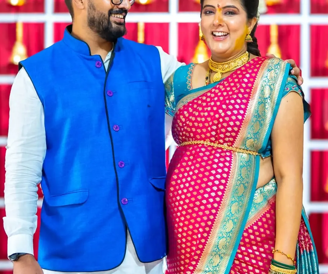 Look at that joyful smile! Capturing the pure happiness and candid moments during a traditional baby shower is one of my favorite things. It’s all about celebrating the mom-to-be surrounded by love.