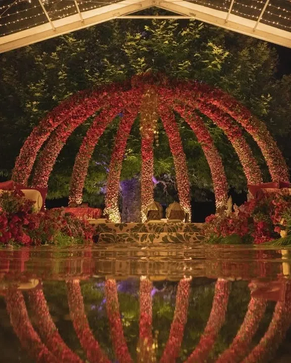 For a truly grand reception, we constructed this magnificent floral dome made entirely of red roses. This is an example of our in-house production capabilities, where we build large-scale, immersive structures that create a dramatic and romantic atmosphere for your big night.