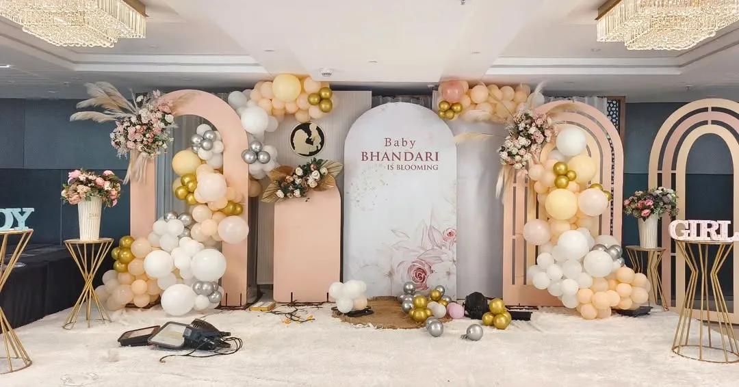 For a modern and chic baby shower, I design elegant backdrops like this one. It features soft pastel balloon arrangements, custom arches, and subtle floral details, perfect for a stylish gender reveal or welcome party for the baby.