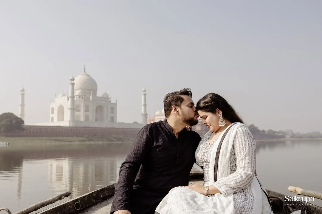 An intimate moment on a boat with the Taj Mahal softly reflected in the Yamuna river. This is the kind of iconic, romantic destination shot I love to create, capturing a classic symbol of love in a unique and personal way.