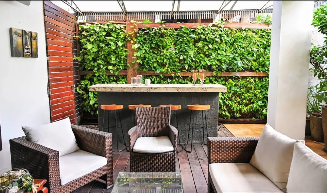 For this residential villa, the client wanted a lush, semi-open bar garden without sacrificing floor space. We designed and installed a wood-framed vertical garden, adding over 700 plants to transform an unused wall into a vibrant, living backdrop perfect for entertaining.