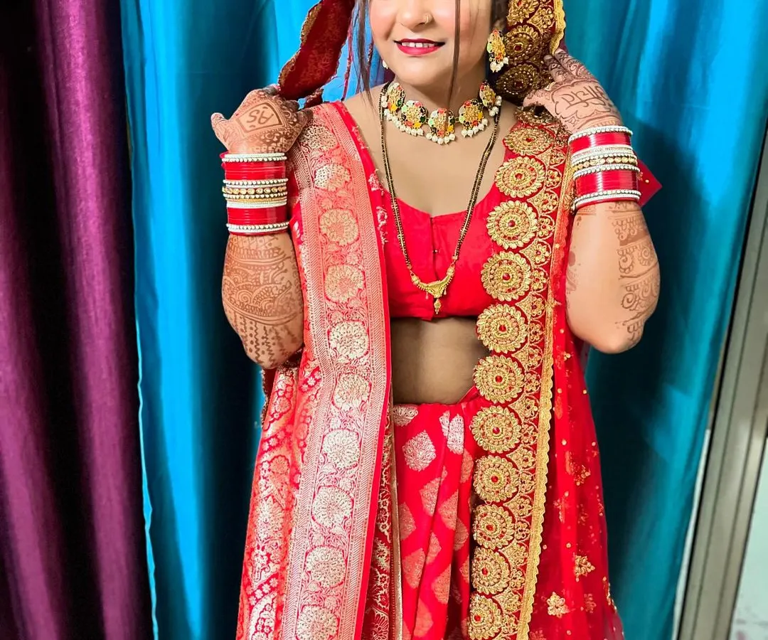 A happy bride is the most beautiful bride. Here, I handled the complete styling, from the classic makeup and hair to the intricate draping of her traditional red Banarasi saree, ensuring she felt comfortable and radiant.