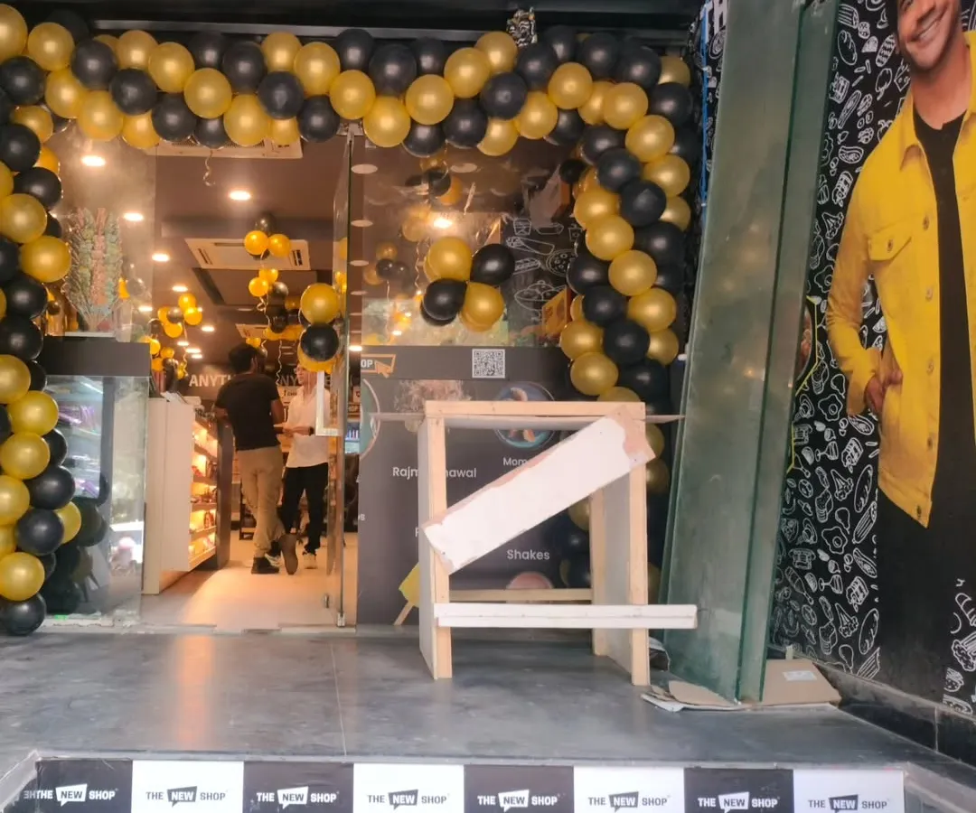 For the grand opening of The New Shop, we created this bold black and gold balloon arch. It perfectly frames the entrance, making a strong first impression and drawing people in from the street. This is how you announce that you are open for business.