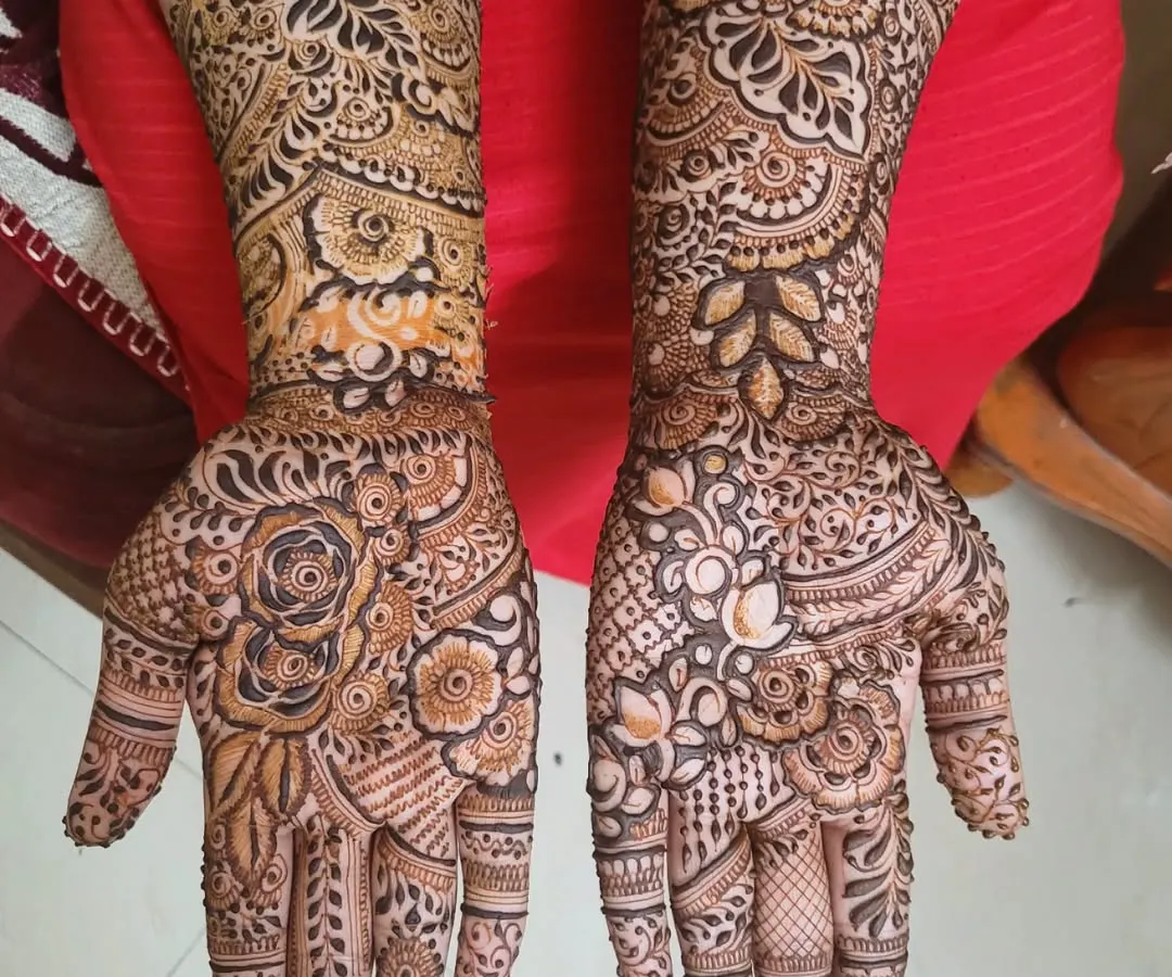 For those who love a full, rich design, I enjoy creating hyper-detailed floral patterns. This piece was a wonderful challenge, layering different flowers and textures to cover the hands and arms completely.