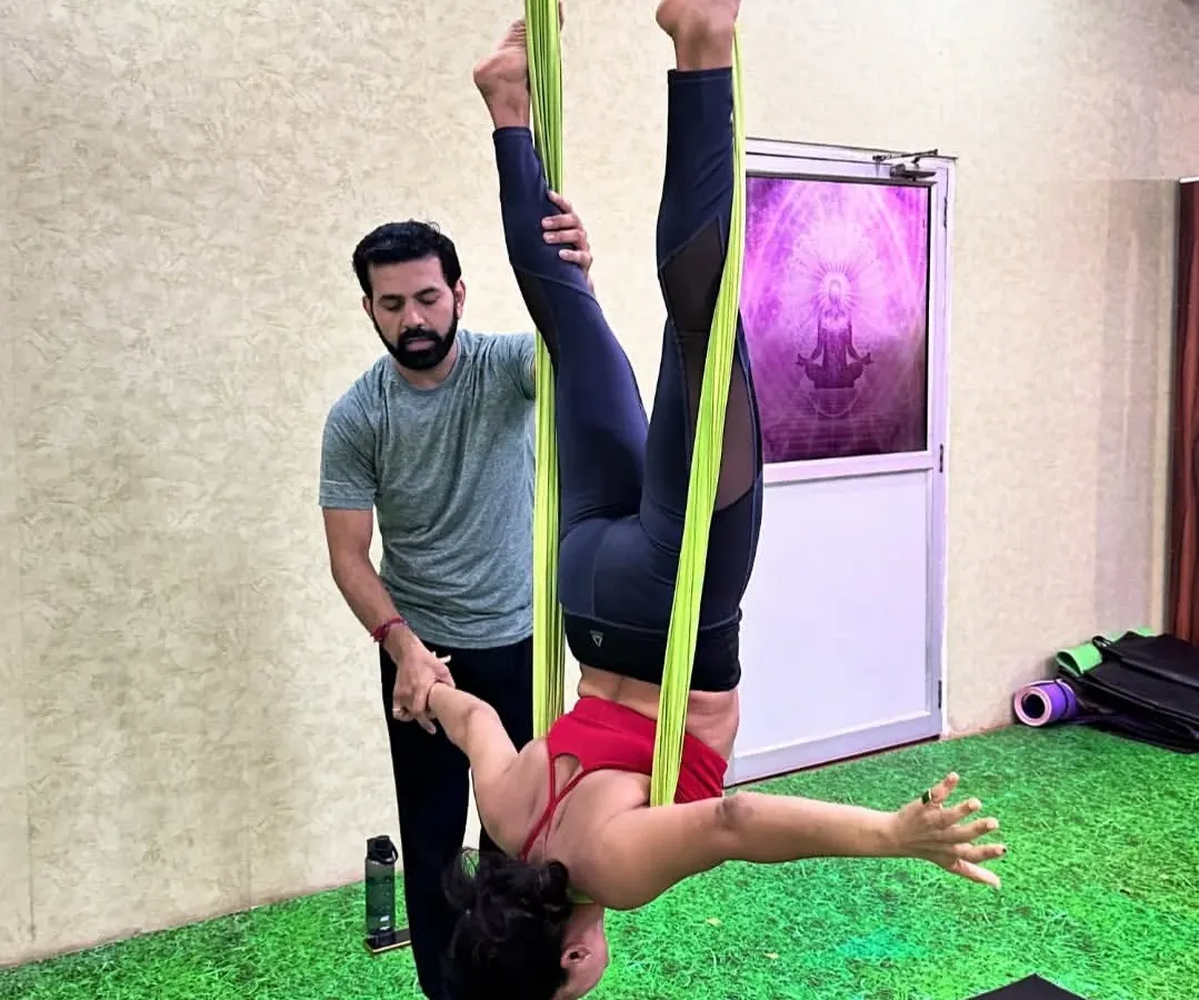 You are always supported here. I provide hands-on guidance, especially for beginners, to ensure you feel safe and confident as you learn to trust the hammock and explore new movements like this supported inversion.