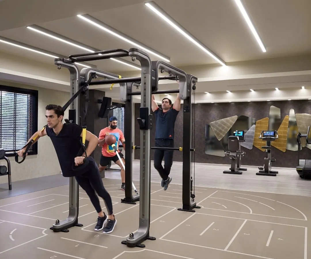 This is our playground. We combine dynamic functional training, like TRX and pull-ups, with a supportive community atmosphere. Here, you'll find energy, variety, and all the tools you need to succeed.
