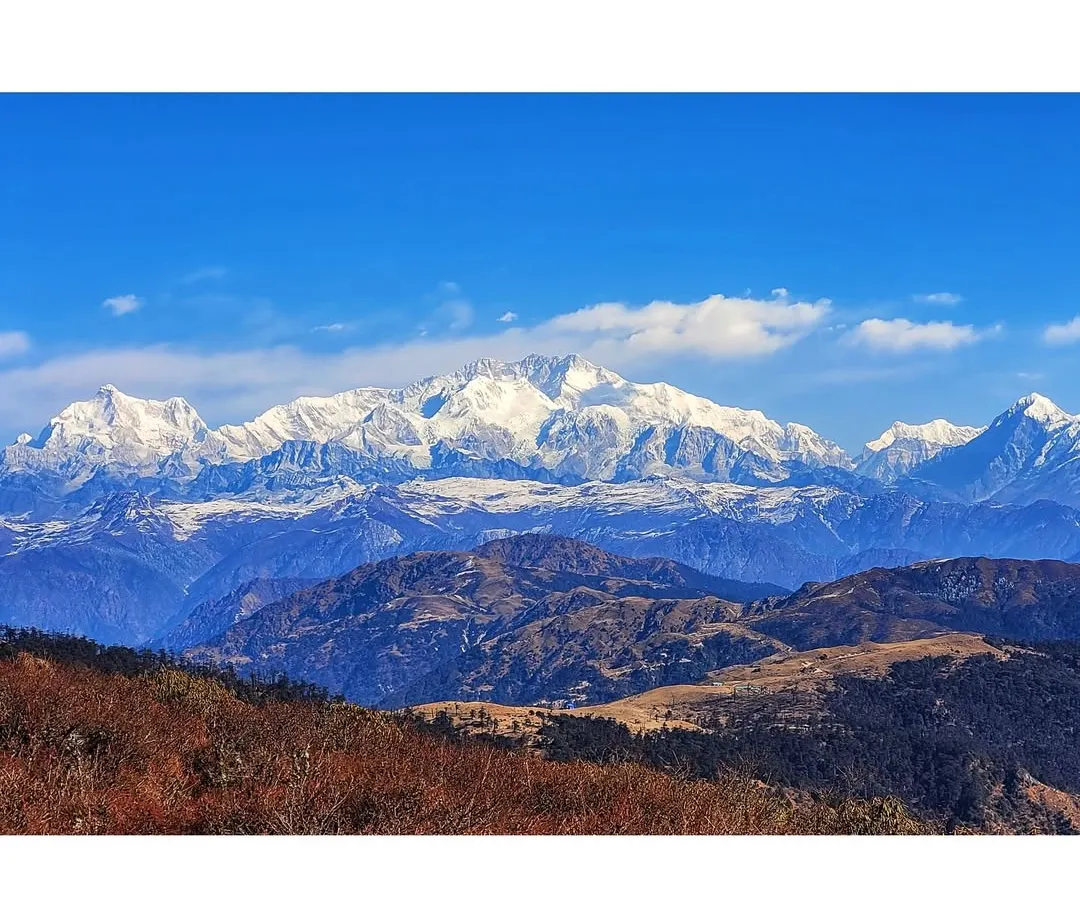 This is the view that makes it all worth it. We're talking about a crystal clear panorama of the Sleeping Buddha range, including the mighty Kanchenjunga, which you can see from the Sandakphu trail.