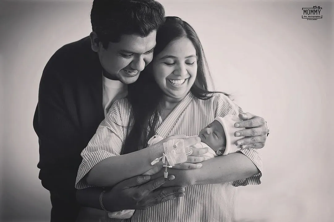 This is the kind of pure, unscripted joy I love to capture during a Fresh 48 hospital session. The happiness of new parents holding their baby for the first time is just magical. This black and white photograph focuses on the emotion and connection in this beautiful family moment.