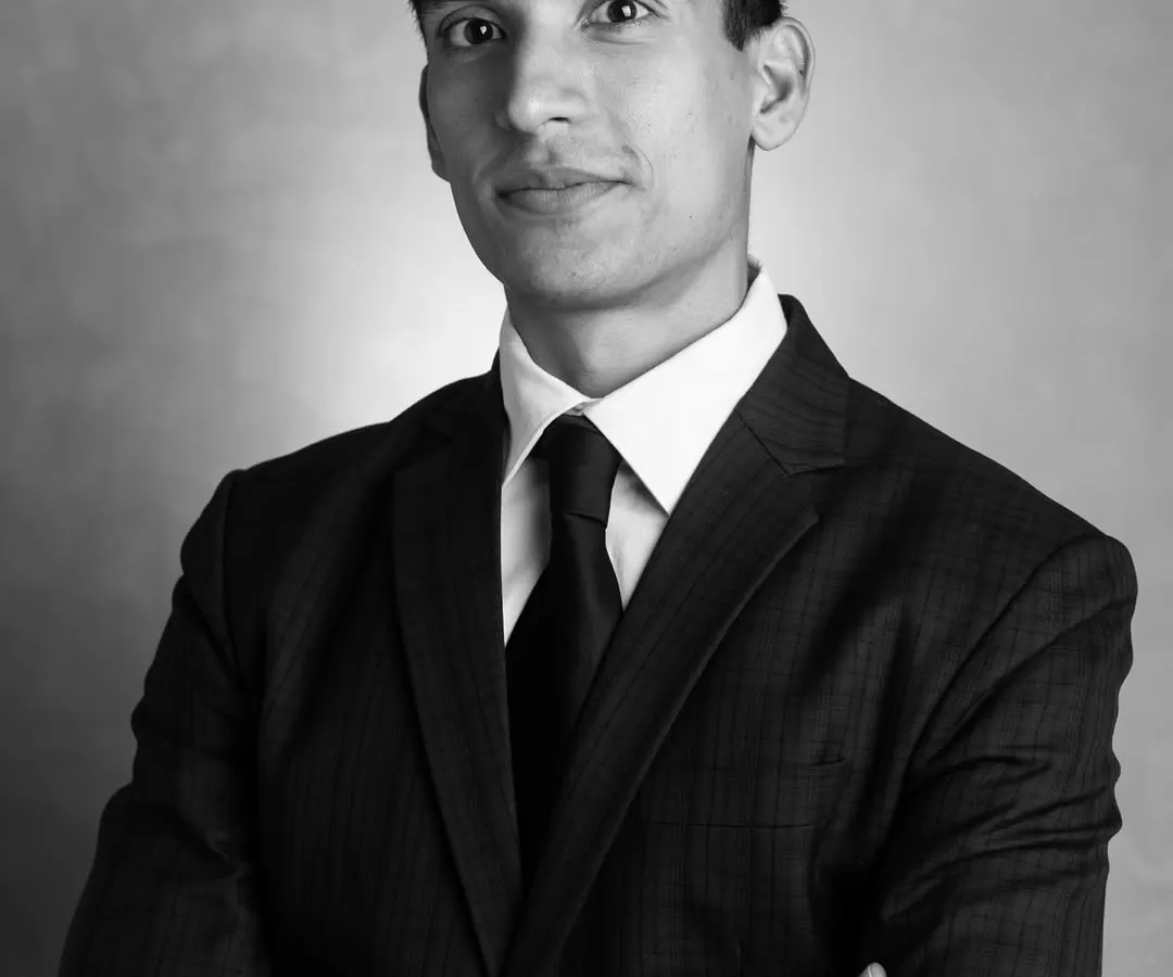 A great headshot communicates confidence. I create sharp, professional portraits for corporate profiles and LinkedIn that make a strong first impression, using classic lighting techniques in both black and white and color.