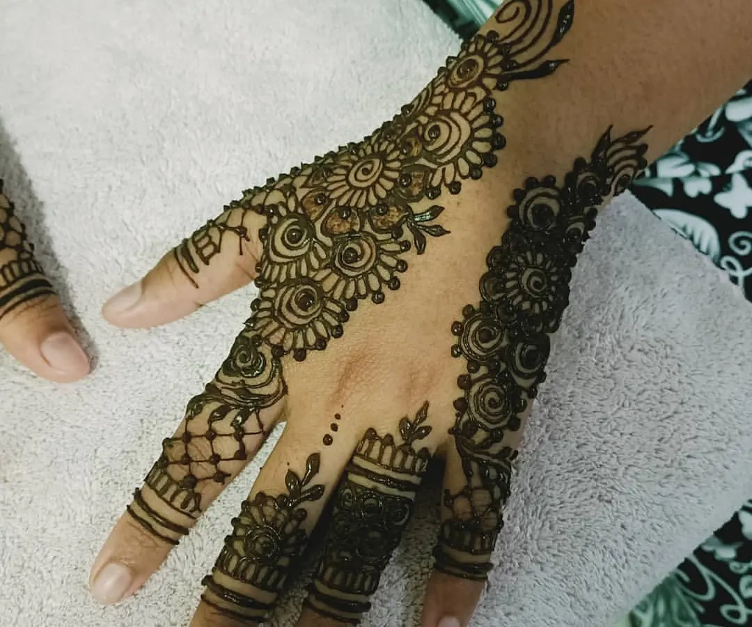 Here is a closer view of the detailed work that goes into each design. I love creating rich textures with fine lines, bold floral motifs, and delicate net patterns on the fingers for a classic and timeless bridal look.