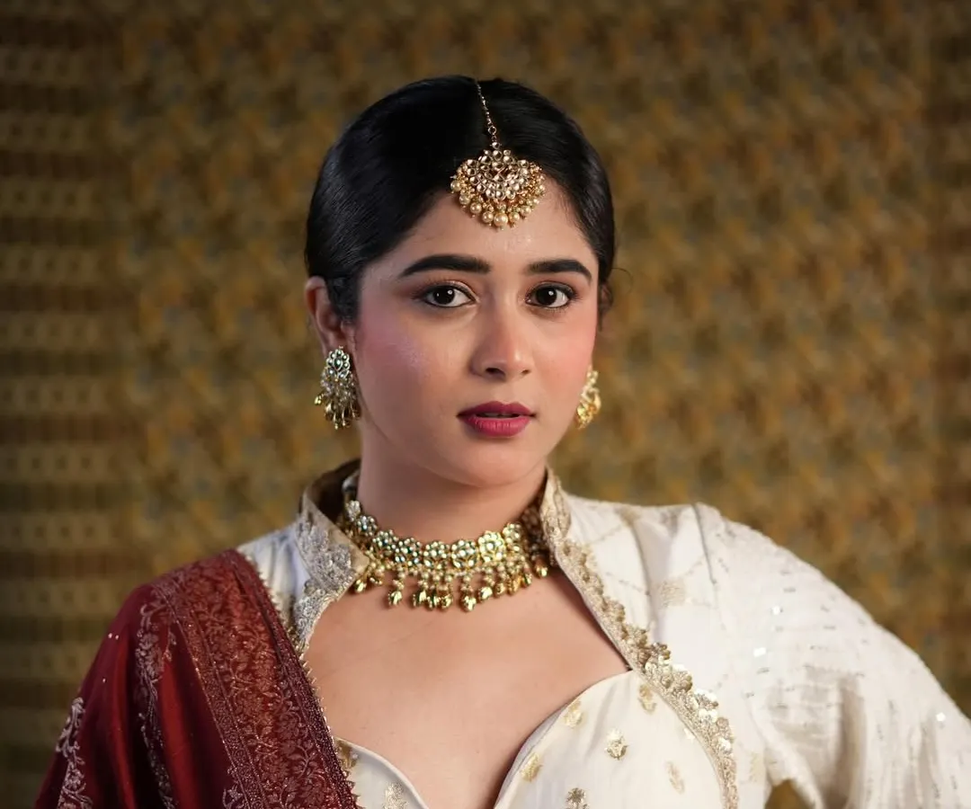 A close-up of a modern-traditional look I created for a photoshoot. I focused on a flawless matte base, a defined berry lip, and clean eye makeup to complement the intricate gold jewelry and elegant outfit.