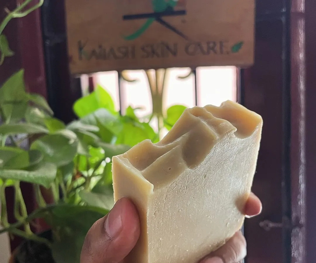 Here is the final cured bar of my Multani Mitti and Avocado Butter soap. It's firm, has a beautiful natural texture, and is incredibly gentle on the skin. I created this custom blend for a customer who wanted to combat dryness and maintain a clear complexion.