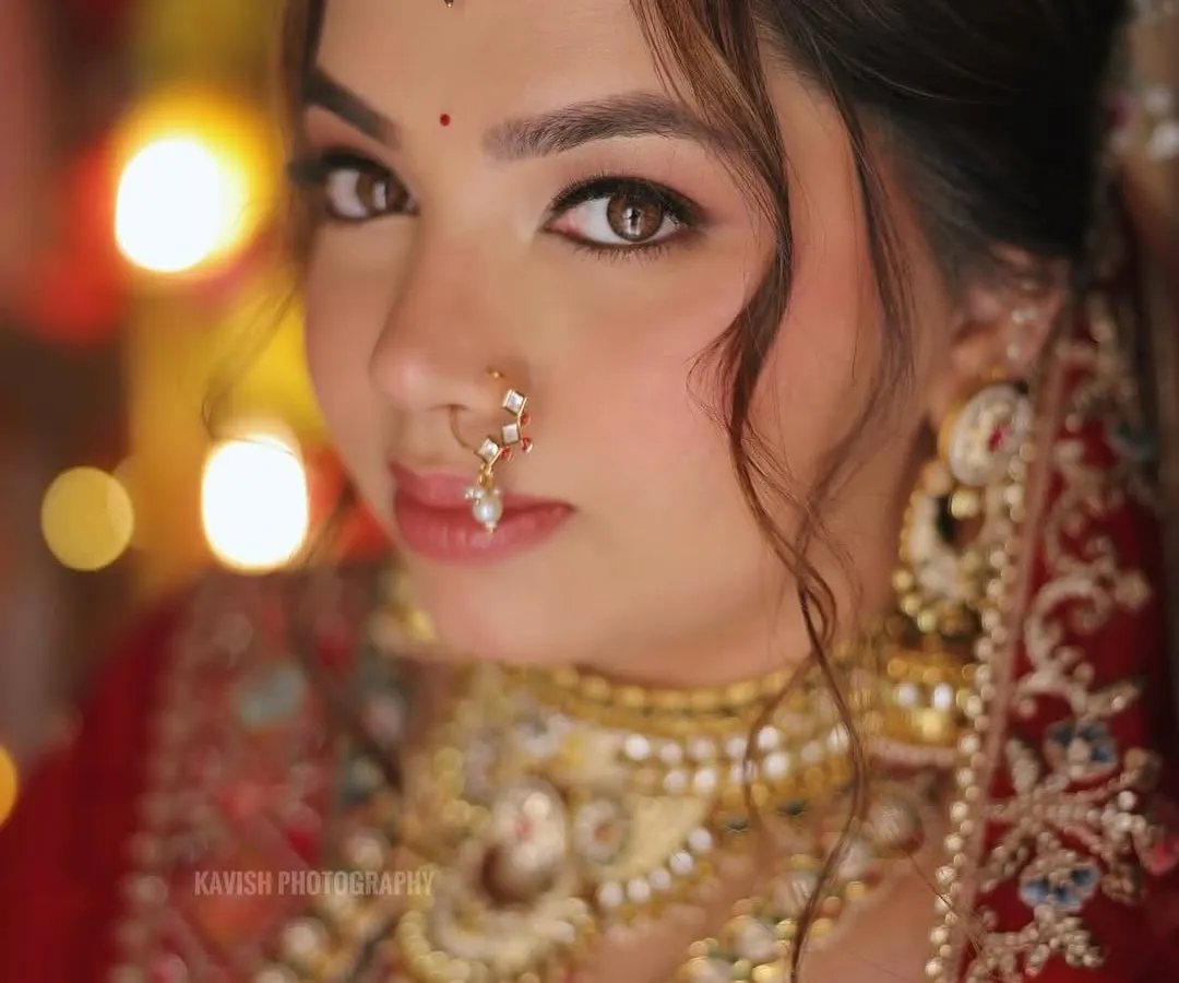 An up-close look at a timeless bridal portrait. Notice the soft, defined eyes and the skin that still looks like skin. This is HD makeup at its finest, ensuring you look flawless in every photograph without heavy layers.
